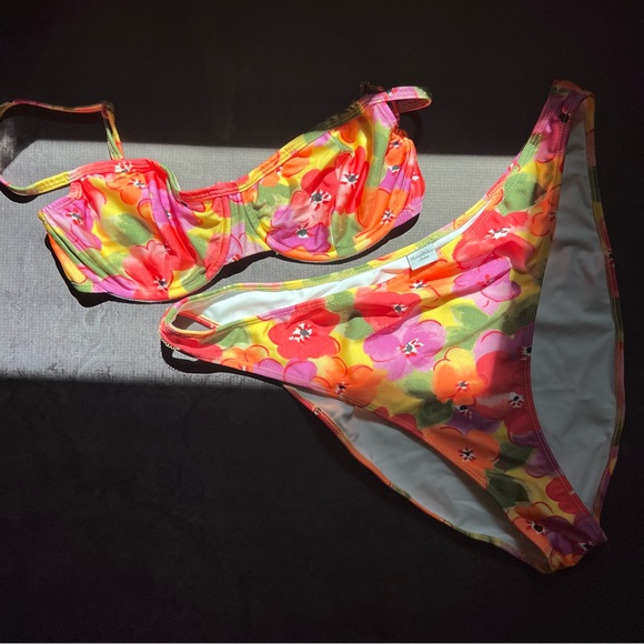 Mirror Palais juicy fruit bikini size: XL top and XXL bottom - Picture 2 of 8